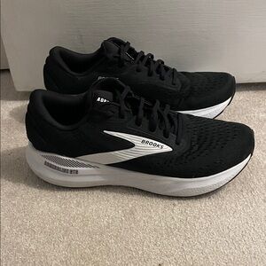 Brooks Men's Adrenaline GTS 24; men’s sz 10.5